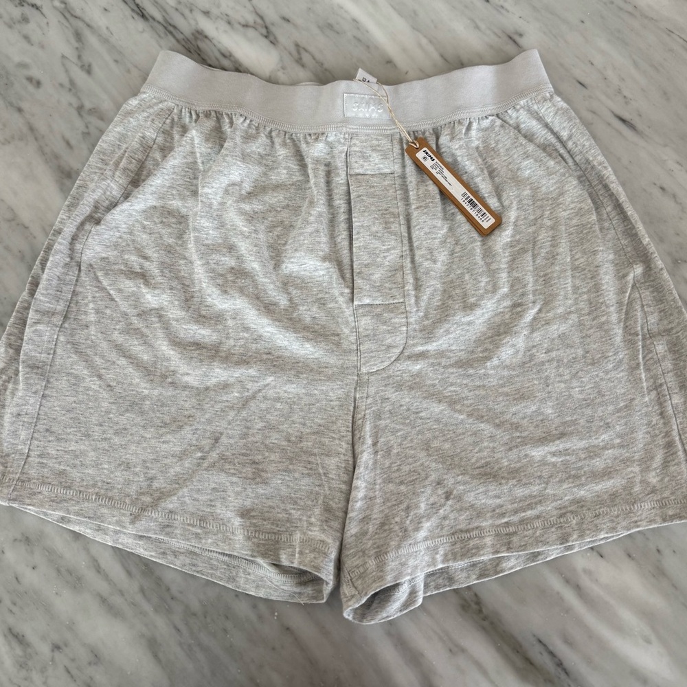 Skims boyfriend loose short